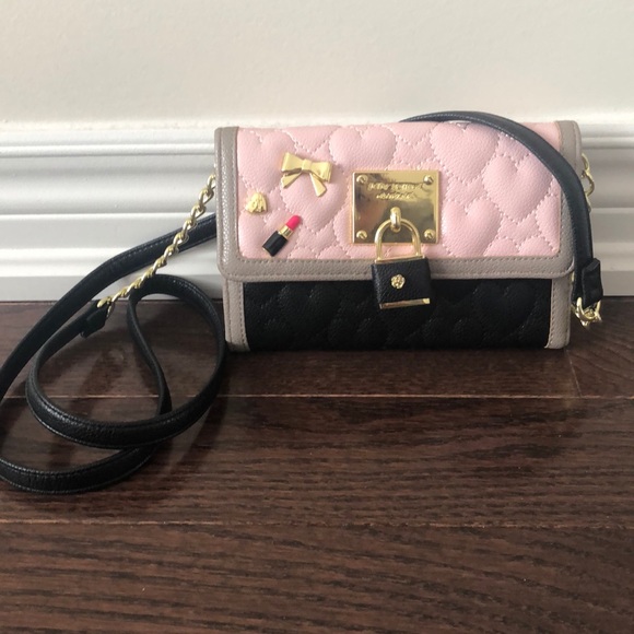 Betsey Johnson Handbags - Betsey Johnson crossbody bag